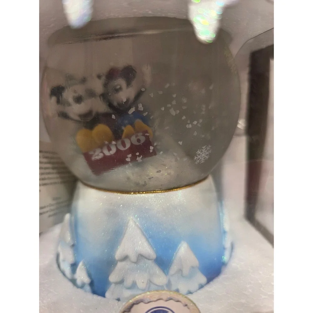 Disney Mickey Minnie Mouse‎ 2006 Christmas Snow Globe with Box
